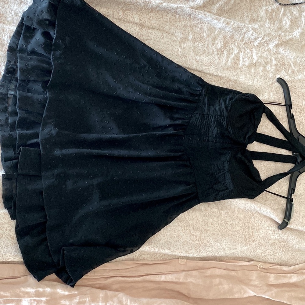 Little black dress, pin up vibes